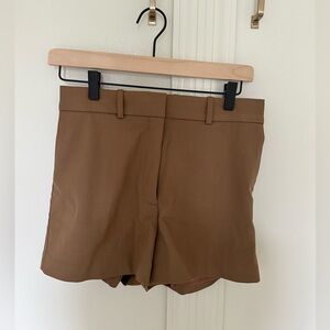 NWT Aritizia Babaton Agency 3” “mini” short  color Saville size 4